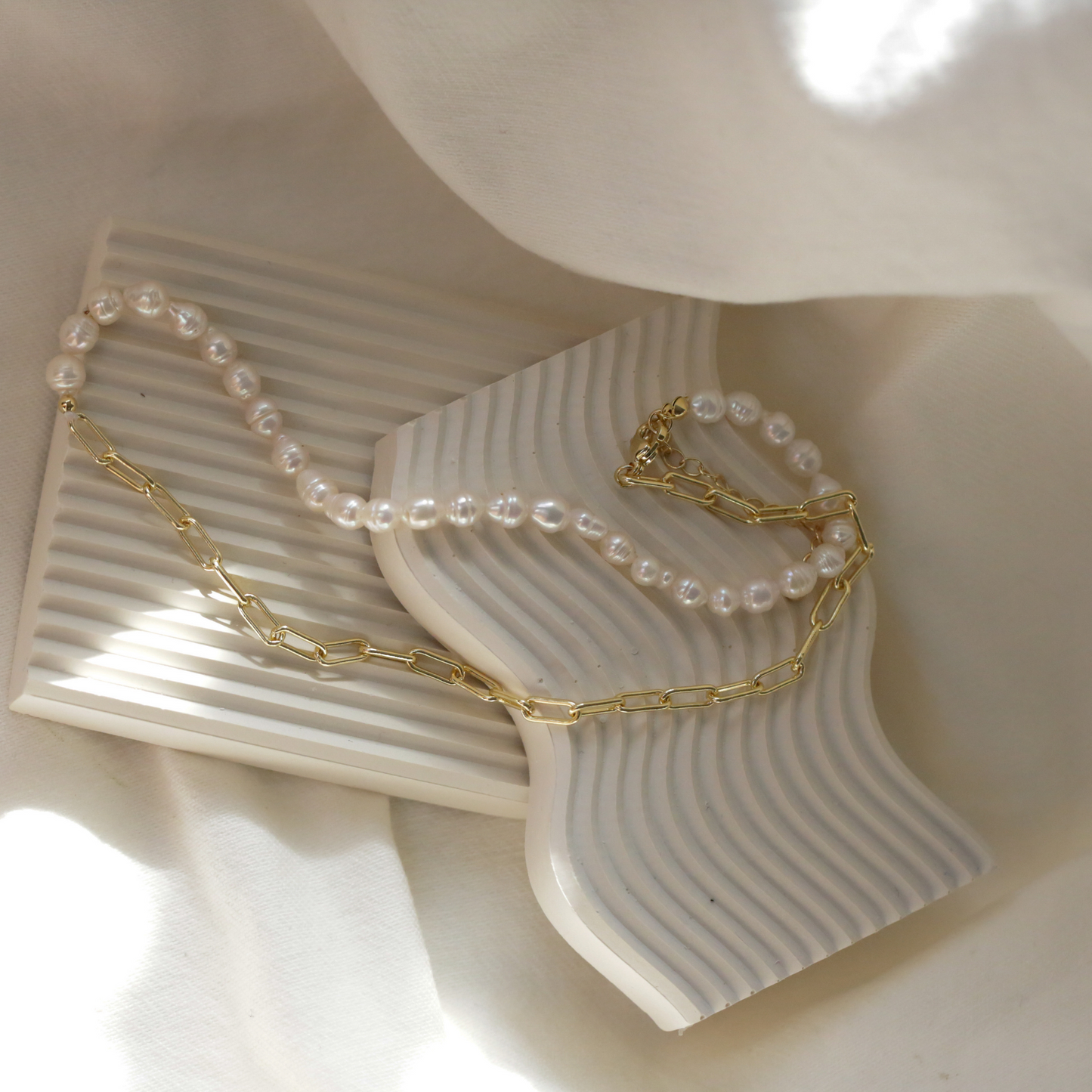 Lilly Pearl Necklace